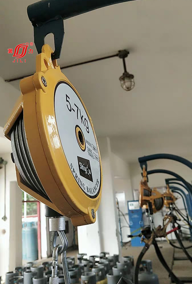 彈簧平衡器輔助作業(yè)現場(chǎng)
