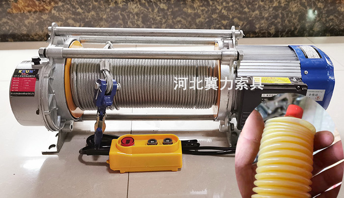 微型電動(dòng)提升機加注黃油