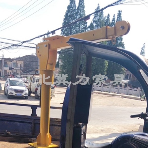 輕型貨車(chē)小型電動(dòng)提升機吊裝瓷磚