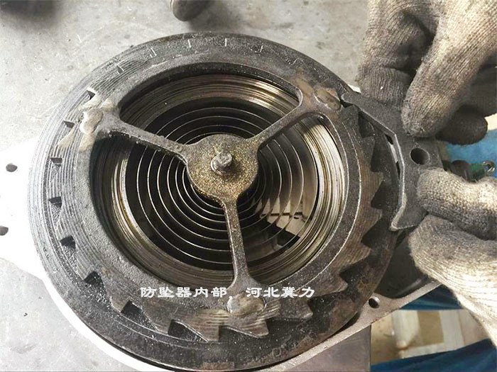 速差防墜器常年使用之后內部情況