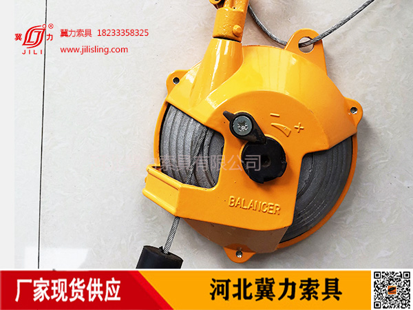 調節螺栓在彈簧平衡器背面