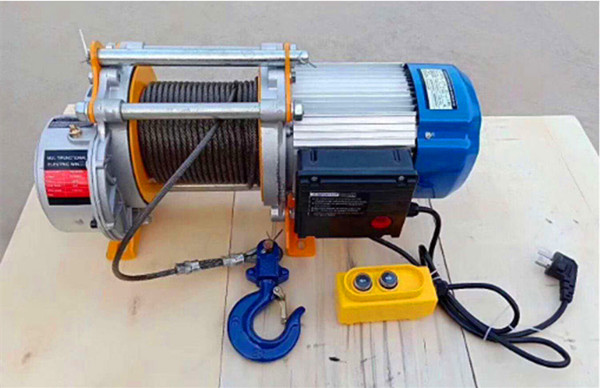 客戶(hù)訂購三臺電動(dòng)提升機