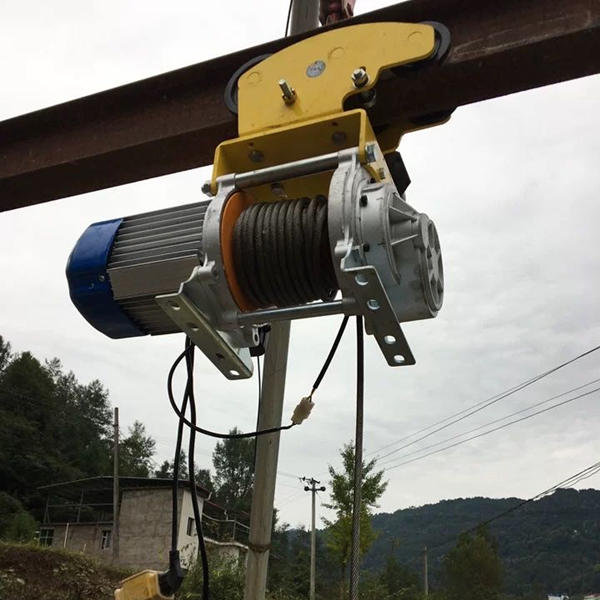 小型電動(dòng)提升機使用現場(chǎng)